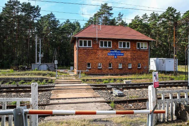 Coraz bardziej gorączkowe stają się rozmowy i naciski na europejskich urzędników w sprawie włączenia Bydgoszczy do sieci bazowej TEN-T. Na razie jest w niej tylko linia kolejowa 201 biegnąca do Gdyni przez podbydgoskie Emilianowo, w którym ma powstać olbrzymi terminal przeładunkowy.