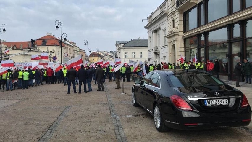 Protest rolników w Warszawie 6.02.2019. Nasi rolnicy pod Pałacem Prezydenckim (zdjęcia)