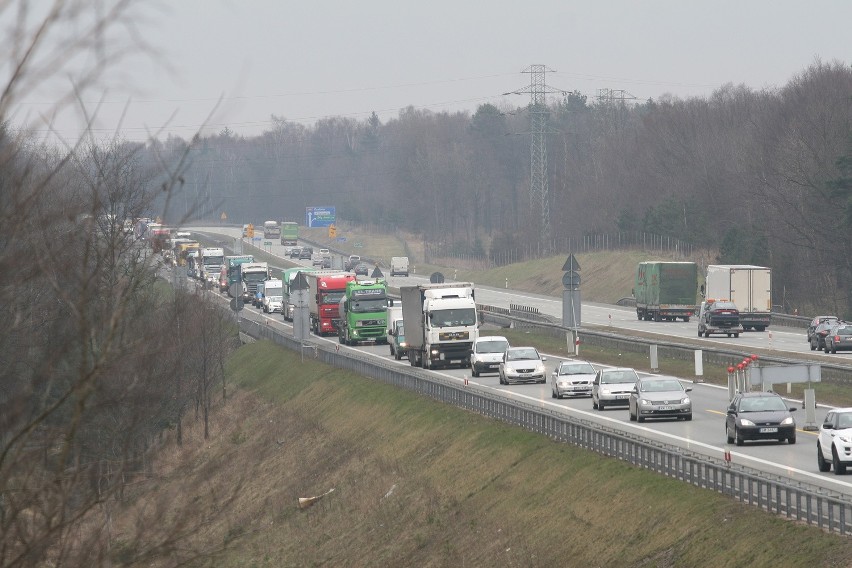 W środę rano korek na A4 sięgał kilku kilometrów....