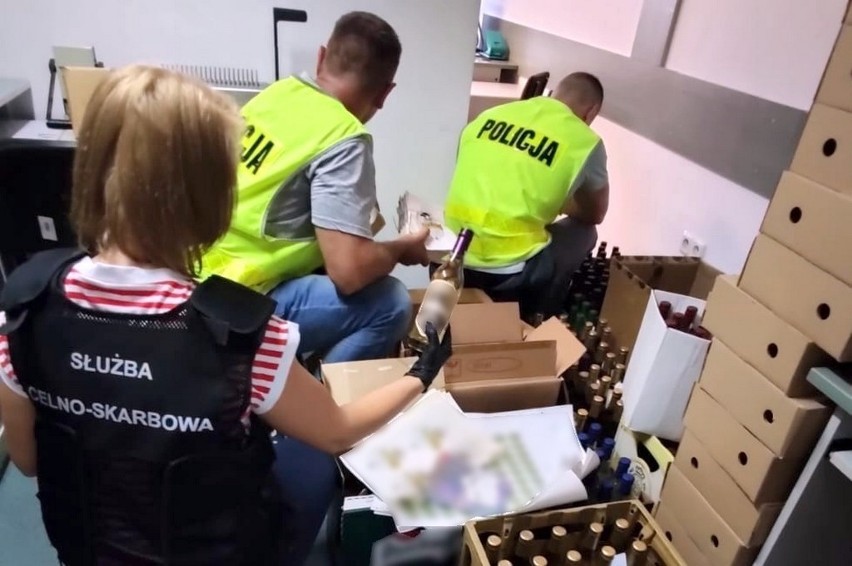 Magazyn z 160 litrami alkoholu niewiadomego pochodzenia...