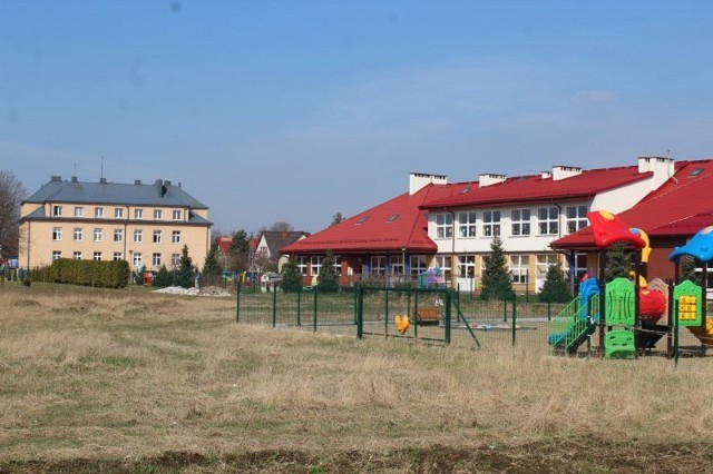 Samorządowy żłobek zostanie wybudowany na działce przy przedszkolu w Gdowie (ul. Młyńska). Plac&oacute;wka dla maluch&oacute;w powinna być gotowa w grudniu 2021. Inwestycja pochłonie prawie 4,4 mln zł