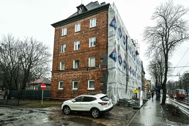 Prace związane z ociepleniem budynku przy ul. Chodkiewicza 24 ruszyły pod koniec lutego.