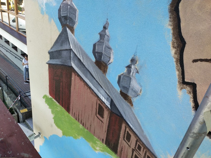 Mural z mapą atrakcji turystycznych w Birczy.