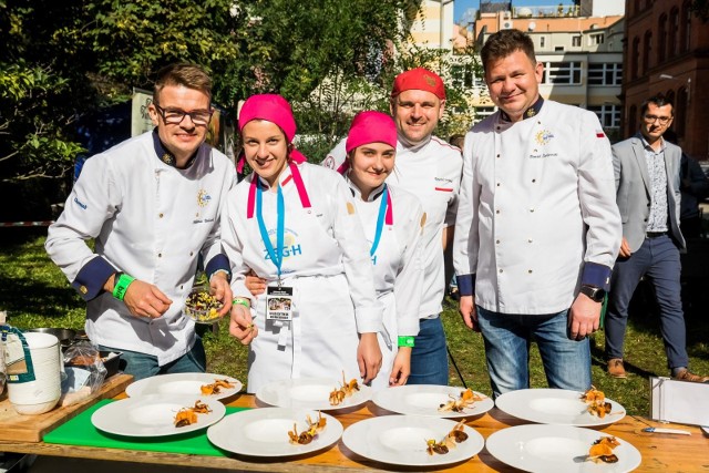 Wczoraj na terenie Zespołu Szkół Gastronomiczno-Hotelarskich w Bydgoszczy młodzi adepci sztuki kulinarnej z sześciu szkół z województwa kujawsko-pomorskiego walczyli o Wielką Chochlę Gastronomika.