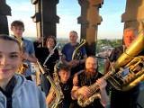 Orkiestra Górnicza z Bochni przez cały maj wykonuje utwory maryjne z wieży Bazyliki św. Mikołaja