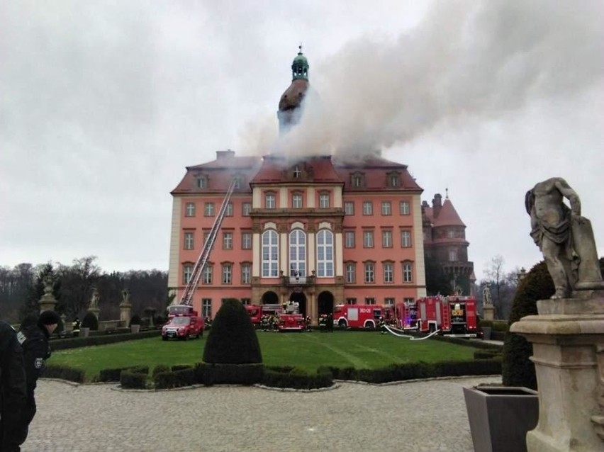 W środę, 10 grudnia ok. godz. 14 wybuchł pożar w zamku Książ...