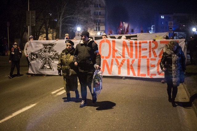 Już po raz 9. ulicami Słupska przeszedł Słupski Marsz Pamięci o Żołnierzach Wyklętych. Najpierw w kościele mariackim odbyła się msza. Później uczestnicy przeszli w stronę Pomnika Powstańców Warszawskich. Tam odbywały się dalsze uroczystości. Nastąpiły okolicznościowe przemówienia, odśpiewano hymn państwowy i złożono wieńce i znicze.