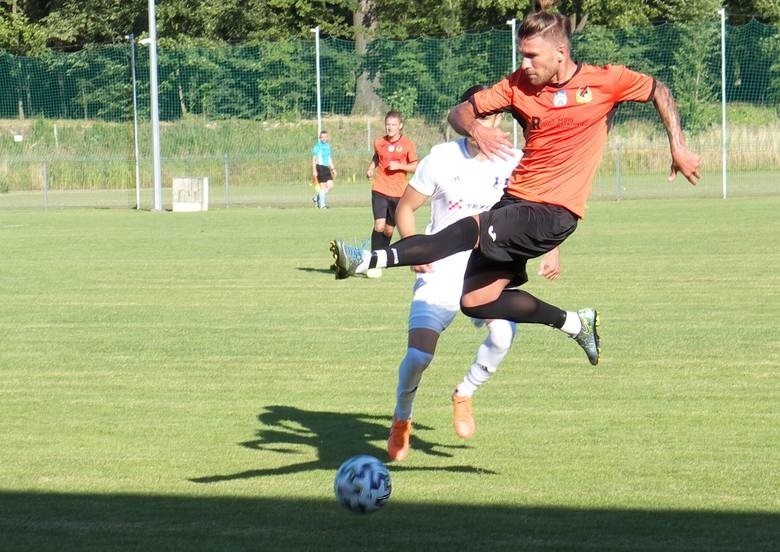 KSZO 1929 Ostrowiec przegrał z Sokołem Sieniawa 1:3.