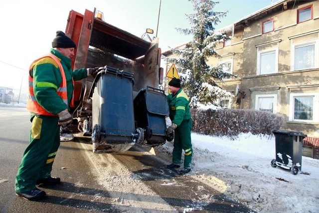 Na środowej (20 stycznia) sesji Rady Miejskiej Łodzi, nie będzie dyskusji i głosowania na temat wprowadzenia nowego systemu opłat za wywóz śmieci. Czytaj dalej na kolejnym slajdzie