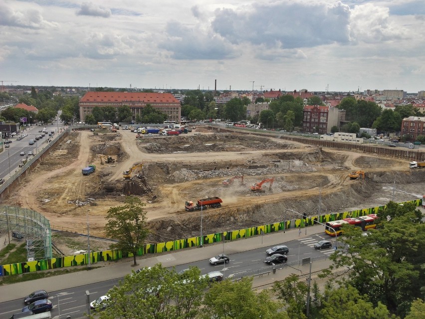 Wrocław: W miejscu dawnego dworca PKS pozostała wielka dziura (NOWE ZDJĘCIA)