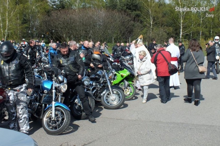 Motocykliści w Żorach rozpoczęli sezon mszą z biskupem i poświęceniem maszyn! ZDJĘCIA