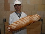 Tradycyjny chleb metrowy pszenno-żytni staje się hitem
