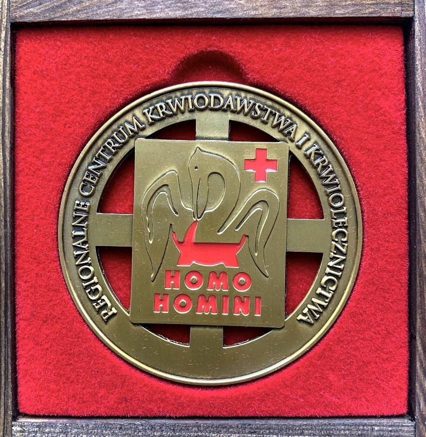 Płk Artur Brański, dowódca 16. DBOT[/b] odebrał medal „Homo...