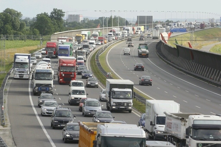 Potężne korki na AOW. Drogowcy nagle zamknęli dwa pasy. Na tydzień (ZDJĘCIA)