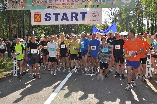 Rok temu na starcie Cross Maratonu stanęło 300 biegaczy i piechurów
