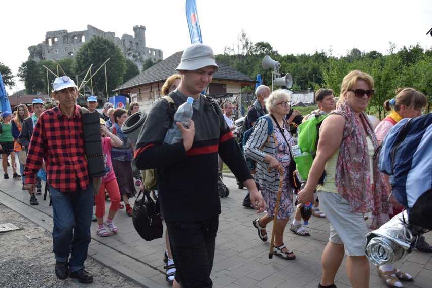 Wspólnota Śródmiejska wyruszyła z Podzamcza do Częstochowy