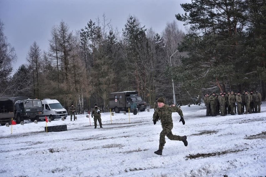 Nowa Dęba. W śniegu i mrozie żołnierze 21 Brygady Strzelców Podhalańskich rywalizowali w zawodach. Zobacz zdjęcia