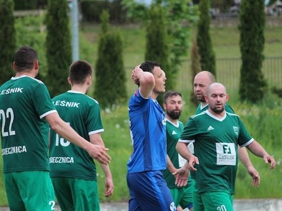 Dawid Janczyk w meczu z Leśnikiem Osiecznica