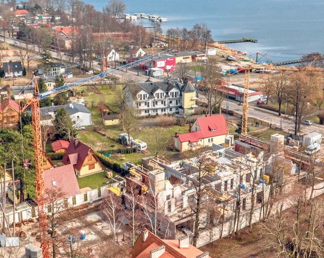 Plac budowy znowu ożył. Wykonawcą jest koszalińska firma Kuncer. Obiekt ma być gotowy latem przyszłego roku