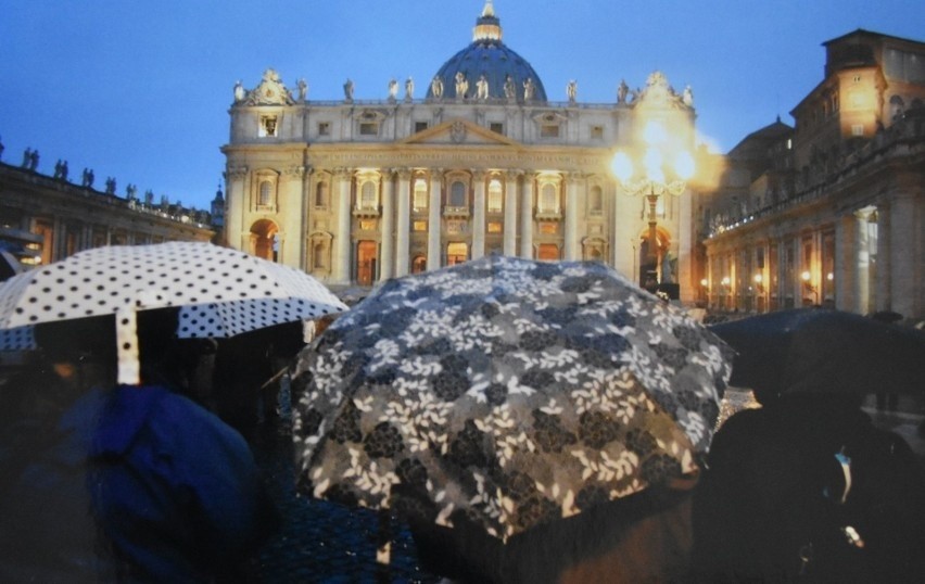 17. rocznica śmierci Jana Pawła II. 2 kwietnia 2005 roku na placu świętego Piotra w Rzymie modlili się też wierni z naszego regionu