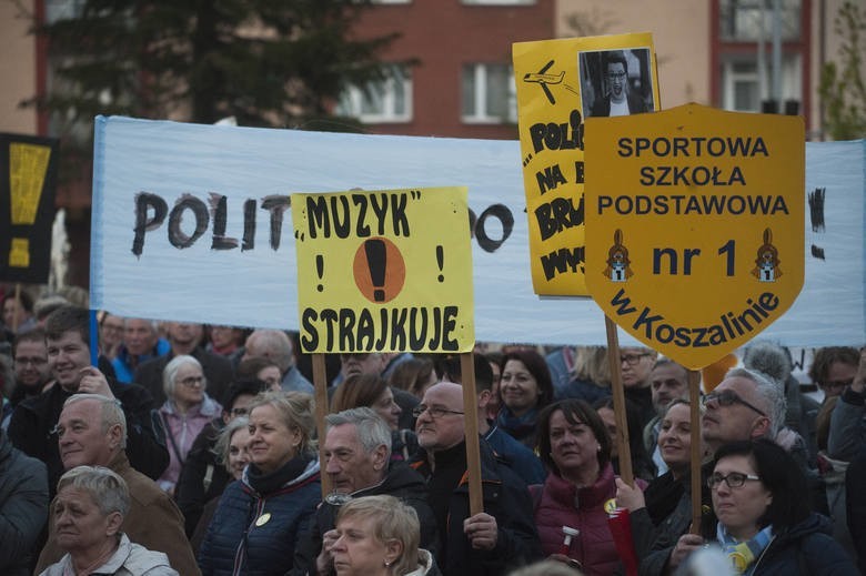 Strajk nauczycieli 2019. Nowa decyzja prezydenta w sprawie strajkowych wynagrodzeń nauczycieli w Koszalinie