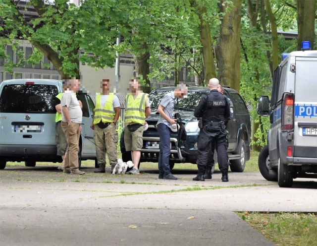 We wtorek, 19 czerwca olicja została poinformowana przez archeologów z Muzeum II Wojny Światowej,  że na terenie Pola Bitwy Westerplatte przebywa kilka osób, które prowadza tam nielegalną eksplorację