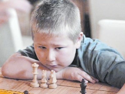 Najmłodsi szachiści cieszą się każdą rozegraną partią. Dla nich to wyborna zabawa.