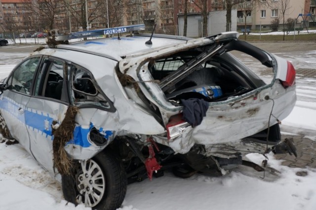 Wypadek w Zabełkowie. W tył radiowozu wjechał ford