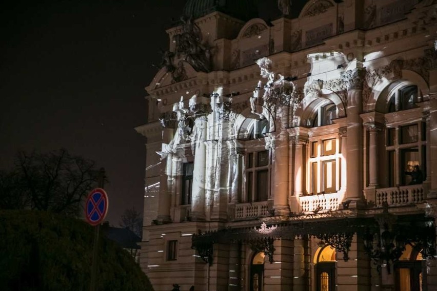 Mapping na budynku Teatru im. Juliusza Słowackiego w Krakowie. Budynek zaczyna się ruszać! [ZDJĘCIA]