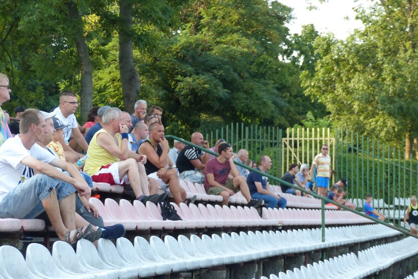 Rezerwy Korony Kielce przegrały w trzeciej lidze z Wisłą Puławy 0:1. Na meczu byli trener Lettieri, prezes Zając i Małkowski [ZDJĘCIA]