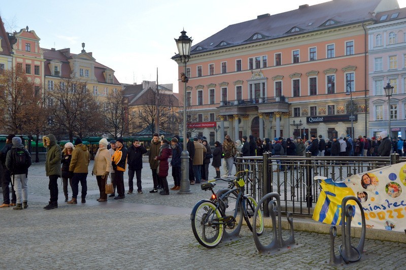 RMF FM rozdaje choinki we Wrocławiu. Na pl. Solnym tłumy