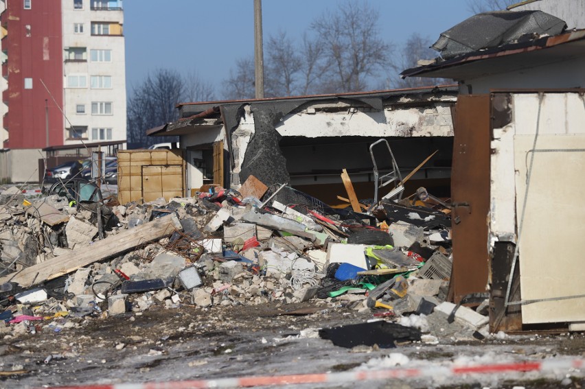 Wybuch zrównał z ziemią trzy garaże. Uszkodził kilkanaście...