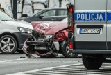 Groźny wypadek na ul. Jagiellońskiej. Trzy auta zderzyły się z tramwajem