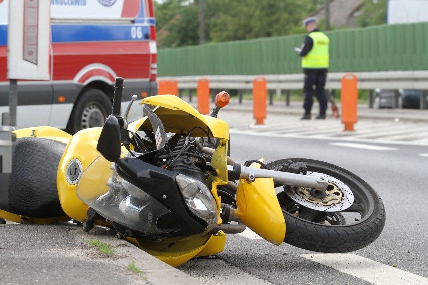 Wypadek na drodze Wrocław - Oleśnica. Zderzenie dwóch motocyklistów (ZDJĘCIA)