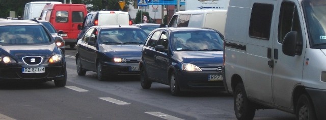 Przejazd przez Jarosław w godzinach szczytu od lat jest koszmarem dla kierowców