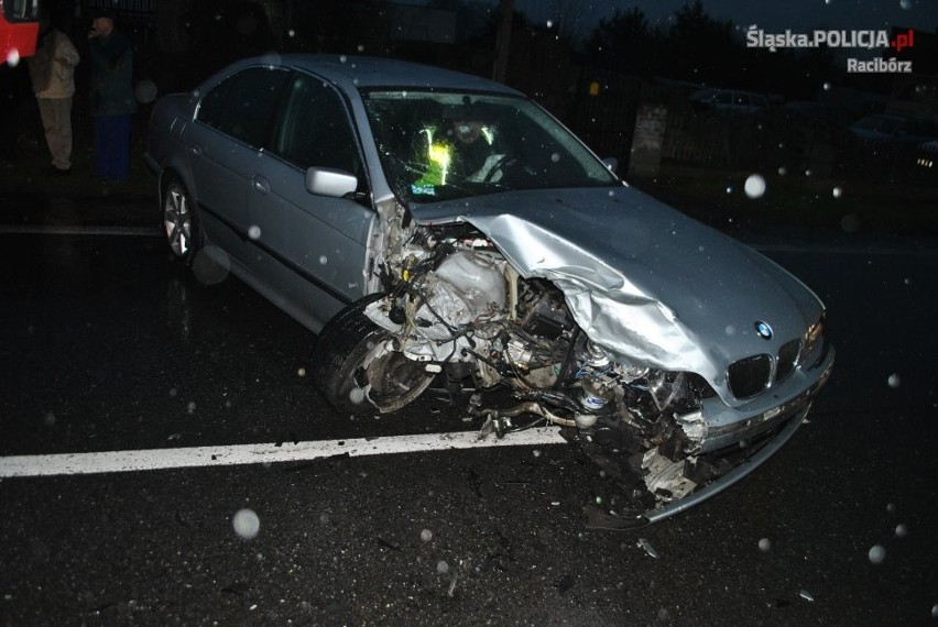 Czołowe zderzenie bmw z fordem na ul. Hulczyńskiej