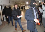 Prokuratura wnioskuje o utrzymanie aresztu wobec Bartłomieja M., protegowanego Antoniego Macierewicza i pozostałych trzech podejrzanych