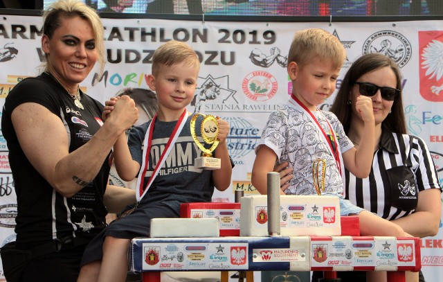 Na plaży miejskiej nad Jeziorem Rudnickim Wielkim odbyły się zawody Arm-Triathlon 2019 zorganizowane przez Marlenę Wawrzyniak najsilniejszą Polkę.
