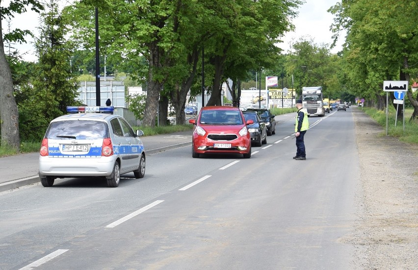 Obława w Koźlu. Uciekł podejrzany o udział w głośnej bójce na ul. Targowej. Policjanci obstawili drogi wyjazdowe z miasta