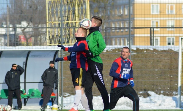 Ireneusz Zarzyka (z prawej) strzelił gola Stali ze Stalowej Woli