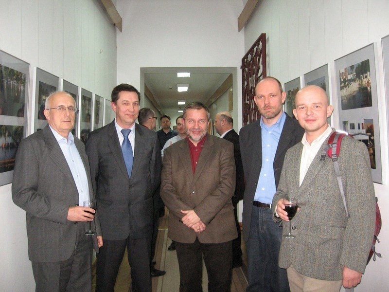 Oto grupa autorów publikacji - od lewej –Tadeusz Baranowski,...