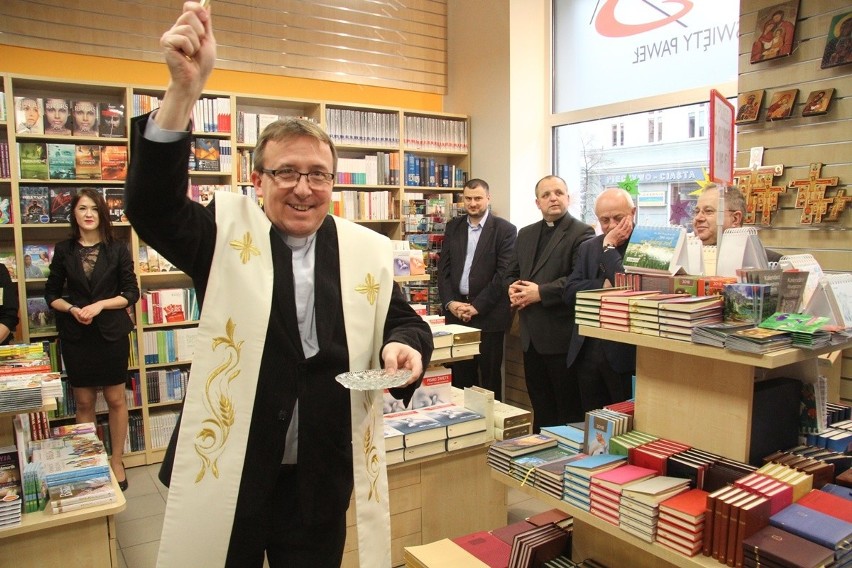 Nową księgarnię w Kielcach poświęcił ksiądz Bogusław Zeman
