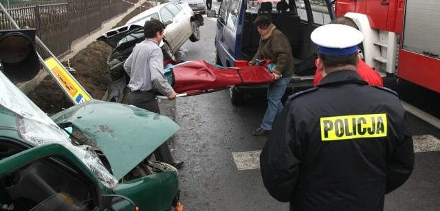 21 stycznia w wypadku na skrzyżowaniu ulic Sandomierskiej i Wikaryjskiej śmierć poniósł kierowca fiata seicento.