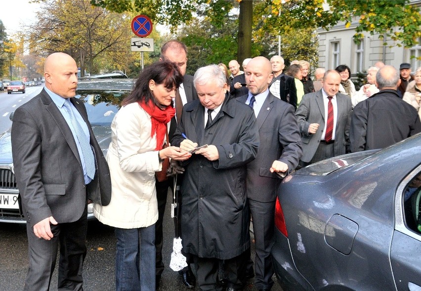 Tablica ku czci Lecha i Marii Kaczyńskich oraz ofiar...