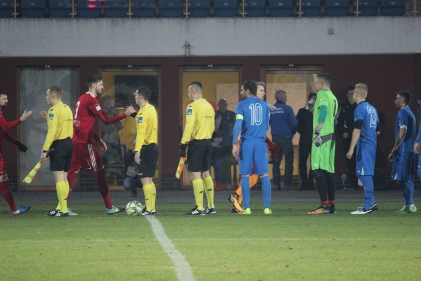 [ZDJĘCIA, WIDEO] 3 liga. Piłkarze radomskiej Broni, na zakończenie rundy jesiennej gościli w Sulejówku. Uratowali remis w ostatniej minucie!