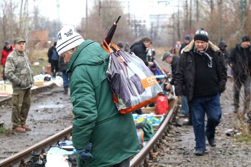 Targ na Świebodzkim. Obraz nędzy i rozpaczy. To ma być europejska metropolia?