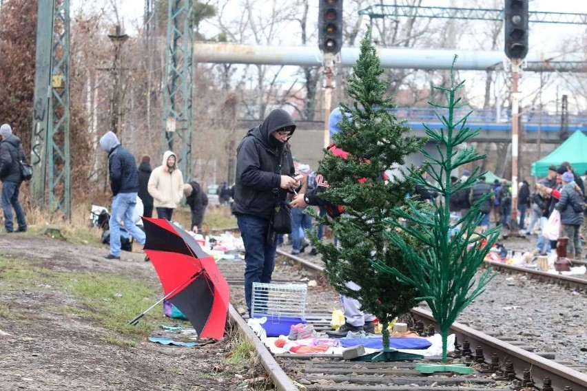 Targ na Świebodzkim. Obraz nędzy i rozpaczy. To ma być europejska metropolia?