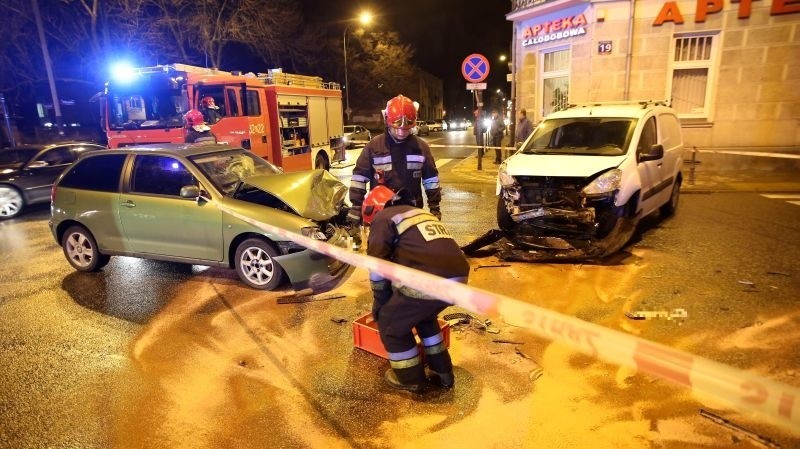 Wypadek na Radwańskiej. Zderzyły się trzy samochody [zdjęcia]