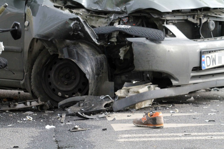 Wypadek na Borowskiej. Motocyklista w ciężkim stanie 