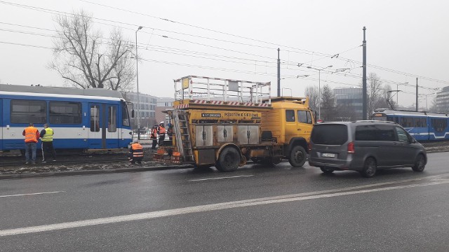 Z powodu wykolejenie zostało zablokowane torowisko w stronę ronda Grzegórzeckiego